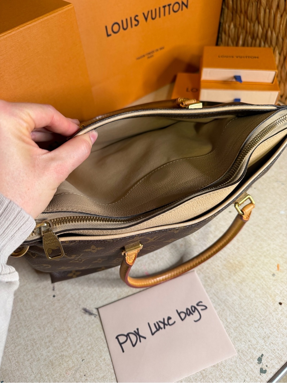 👜 Louis Vuitton Palace MM Monogram 👜 - Picture 9 of 14